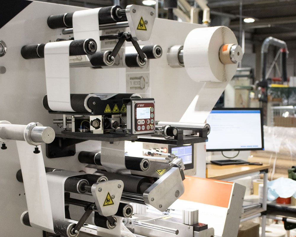 La nuova macchina accoppiatrice in Tonutti Tecniche Grafiche.