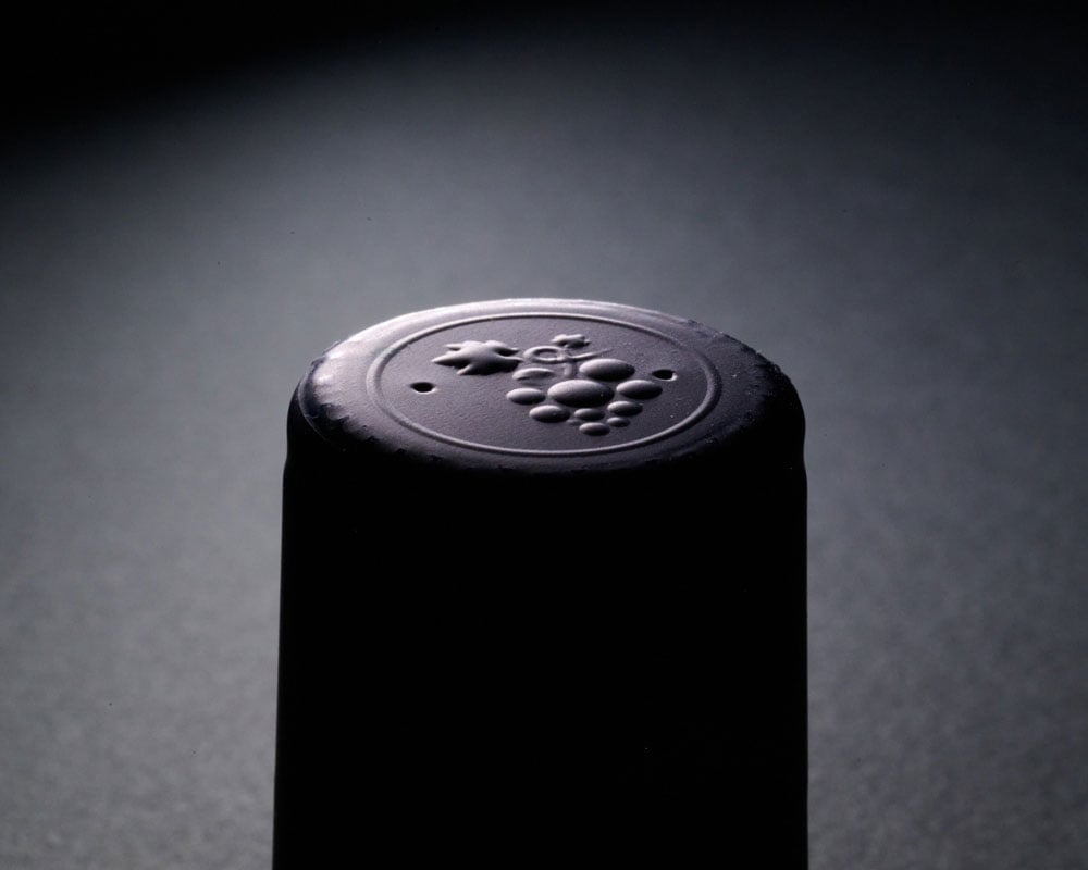 Capsule, non solo protezione. Un elemento del packaging per esaltare il marchio.