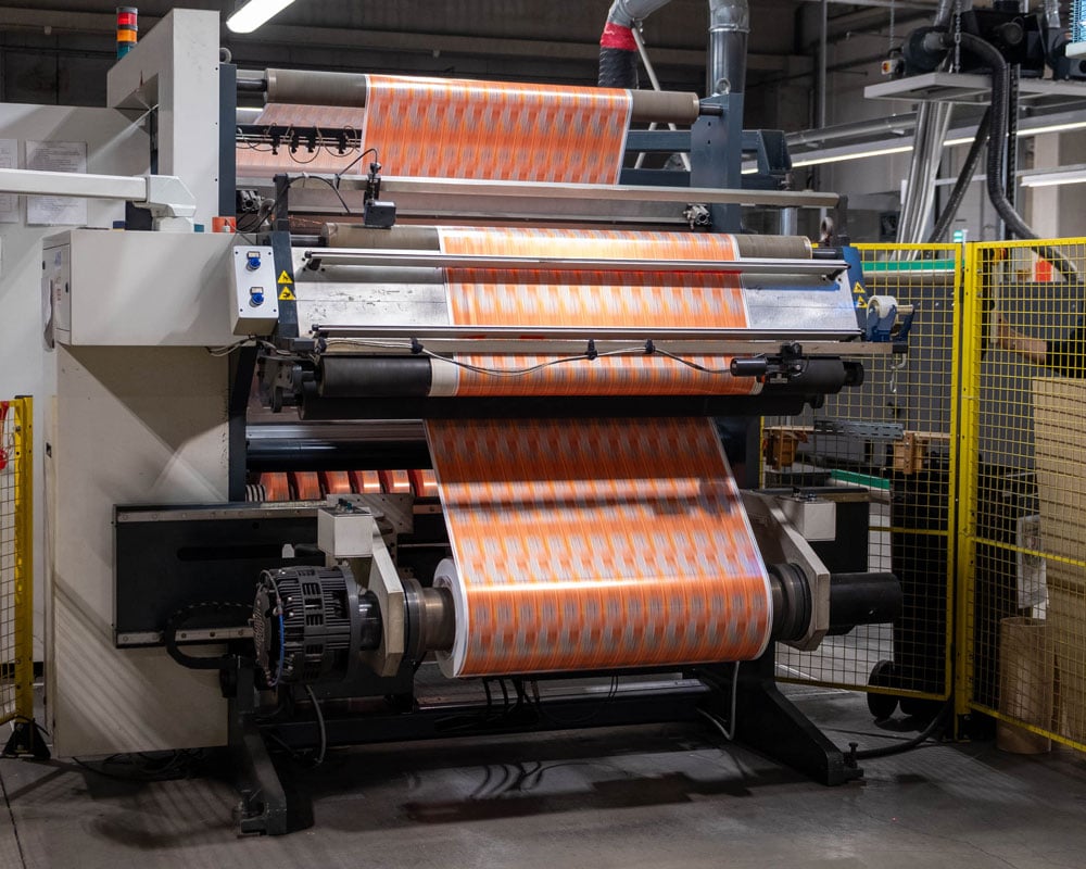 Il processo di stampa per etichette Roll Fed in Tonutti Tecniche Grafiche.