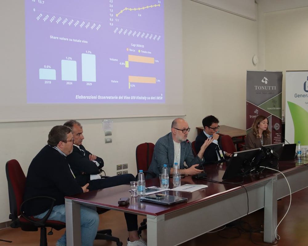 Il Dr. Carlo Flamini durante il suo intervento “No-Low Alcohol wines: quali prospettive di mercato”.