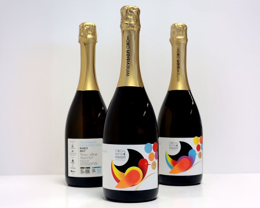 La bottiglia omaggio di Wine Vision realizzata con il contributo dei partner.
